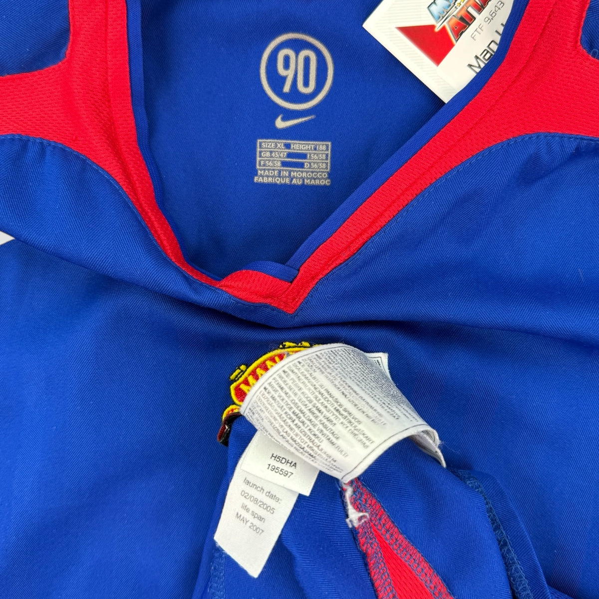 Manchester United 2005 Away Shirt, Ronaldo 7 (XL)