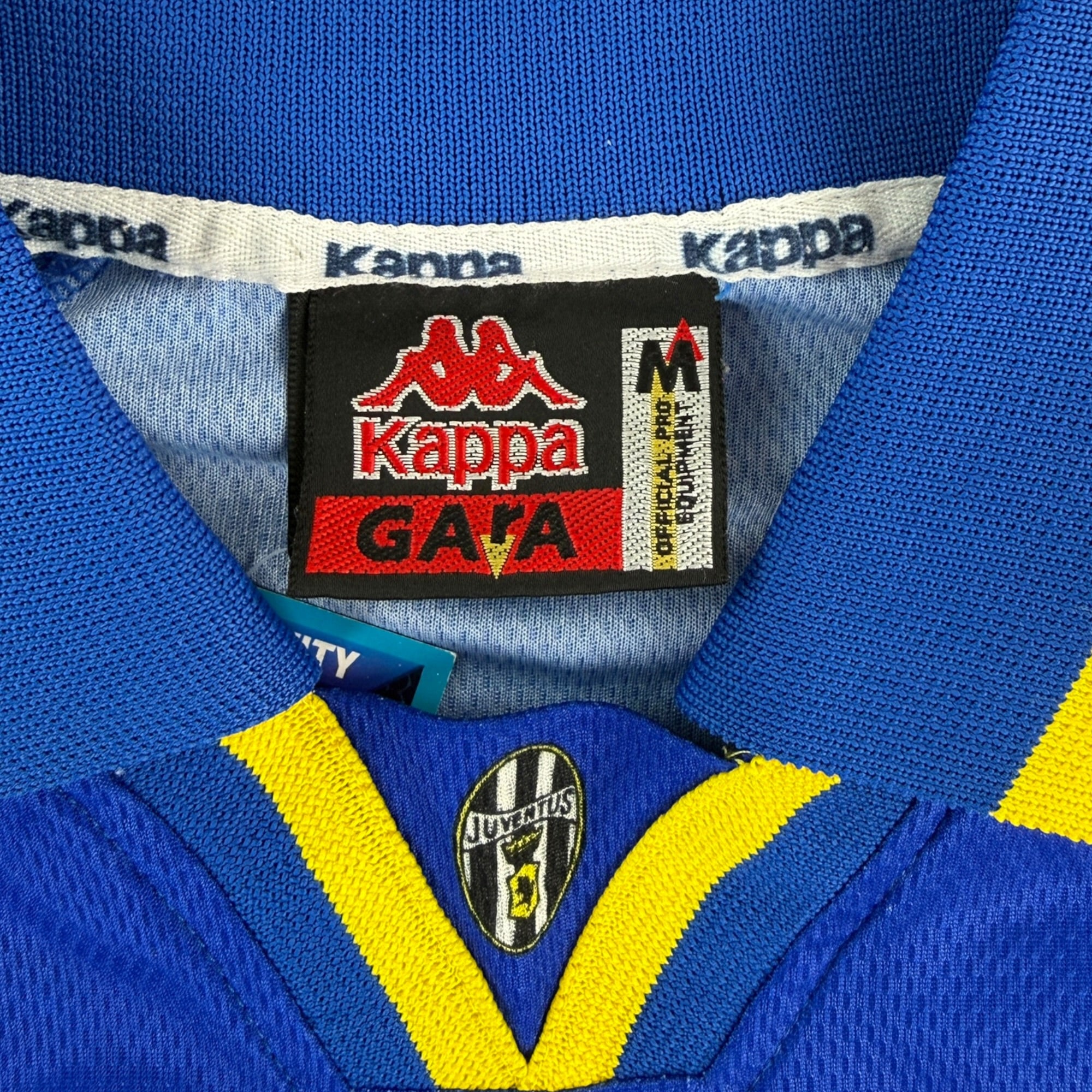 Juventus 1996 Away Shirt (M)