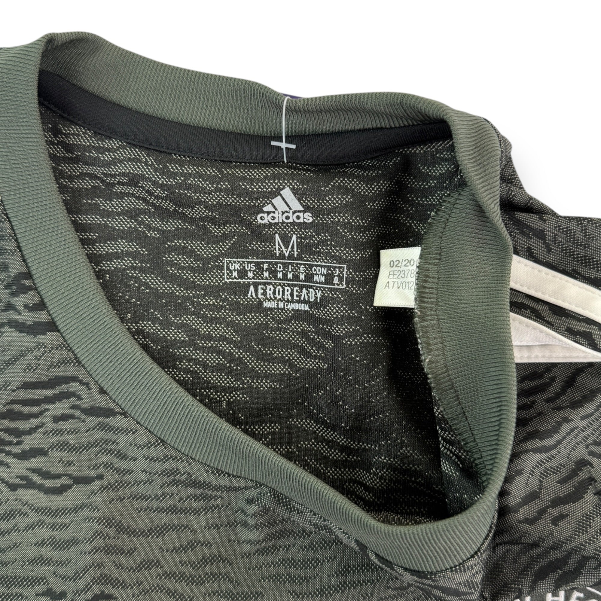 Manchester United 2020 Away Shirt, Wan-Bissaka 29 (M)