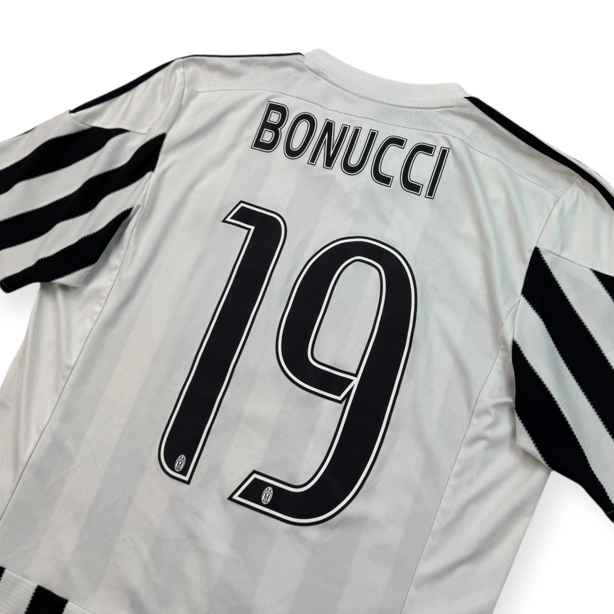 Juventus 2015 Home Shirt, Bonucci 19 (M)