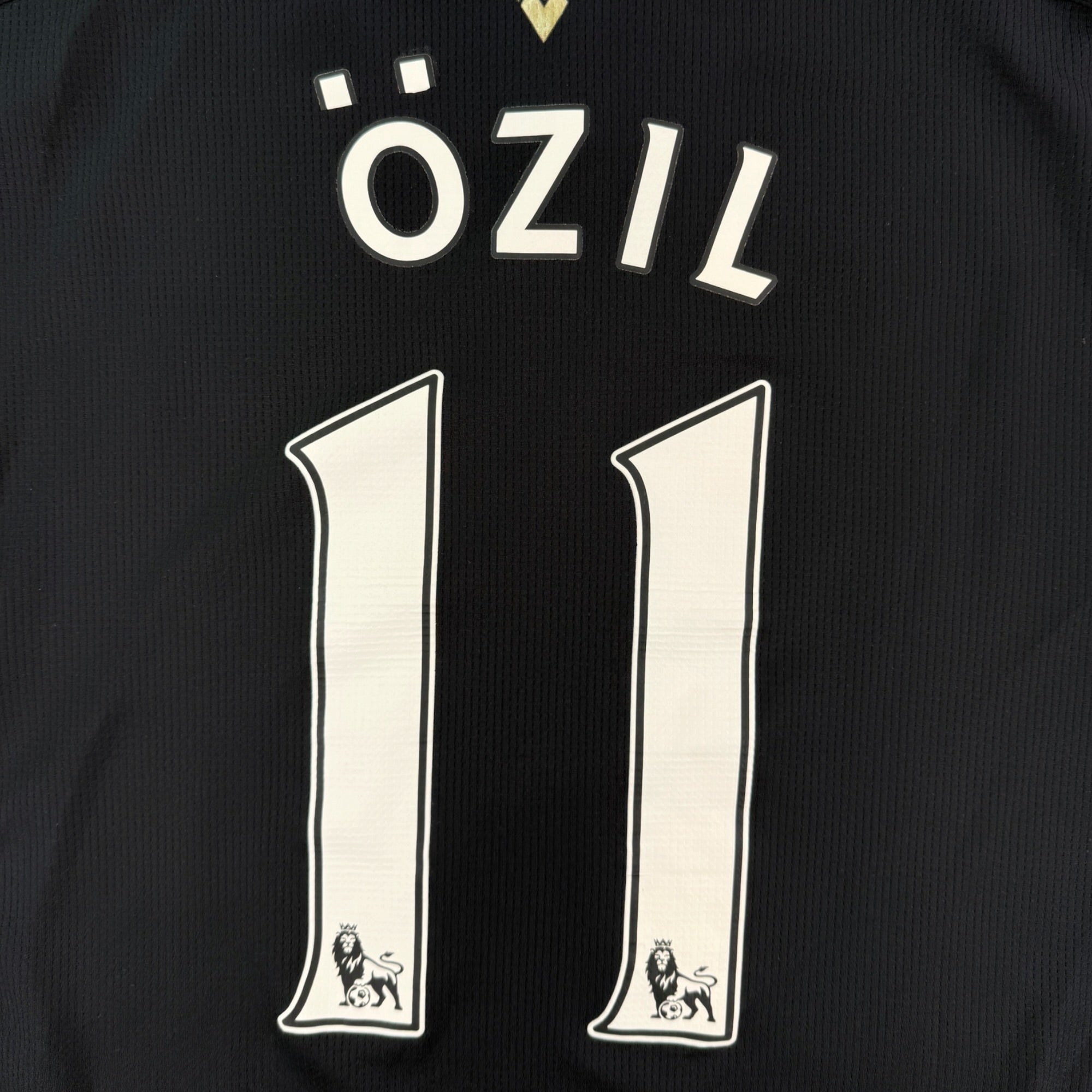 Arsenal 2015 Third Shirt, Özil 11 (S)