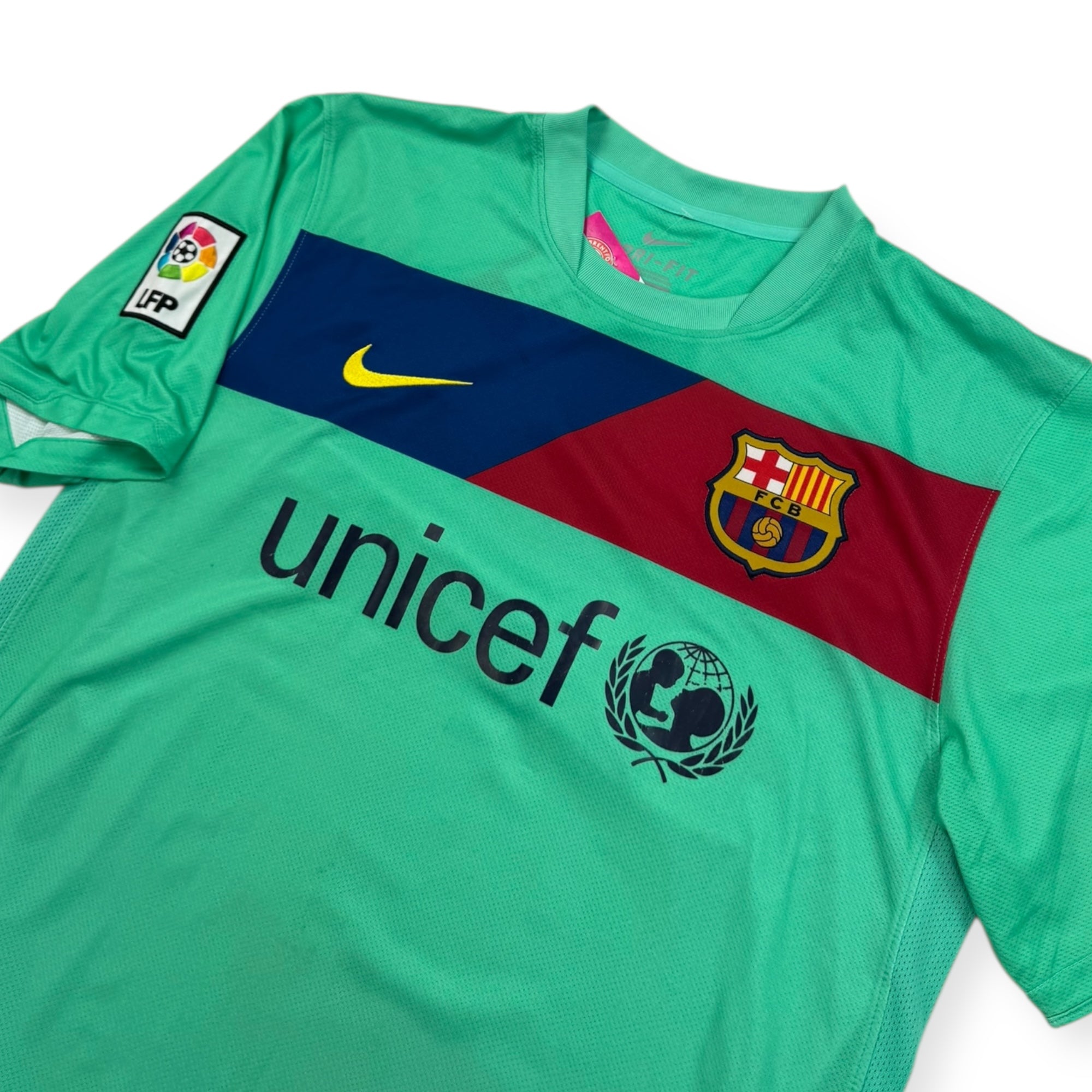 FC Barcelona 2010 Away Shirt (M)